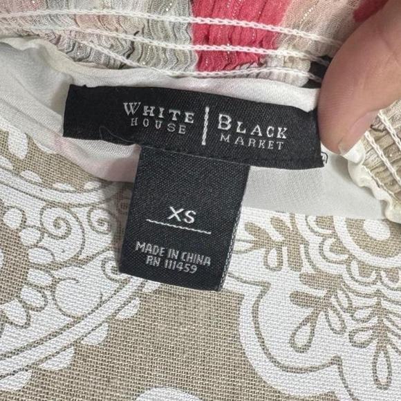 White House Black Market XS Off Shoulder Floral Ruffle Tiered Top Blouse Boho - Picture 7 of 7